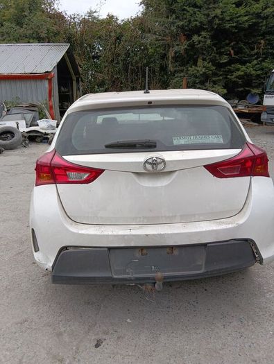 Breaking Toyota auris 2015 diesel