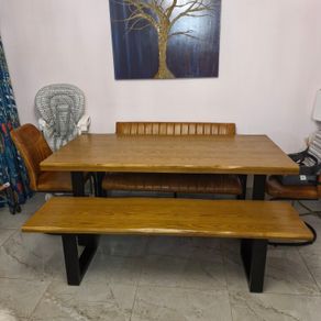 Solid oak Kitchen Table & Bench 1yr old