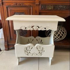 Magazine Stand