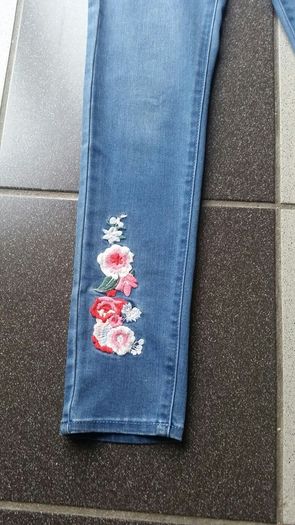 As New - Size: Age 7/8 - A Beautiful Pair of Girls Levis Jeans with Adjustable Waistband Both Sides - Extremely Soft Fabric - Cost 40 Dollars