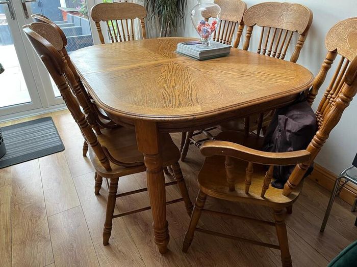 Dining room table and 6 chairs