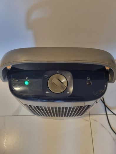 DeLonghi Tasciugo Ariadry Dehumidifier for parts or repair