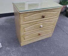 chest of drawers