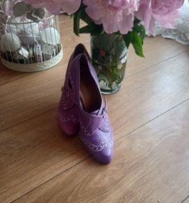 Retro style shoes