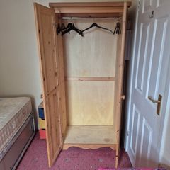 Single wardrobe