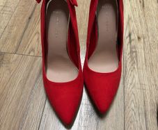 High heels size 6 red suede
