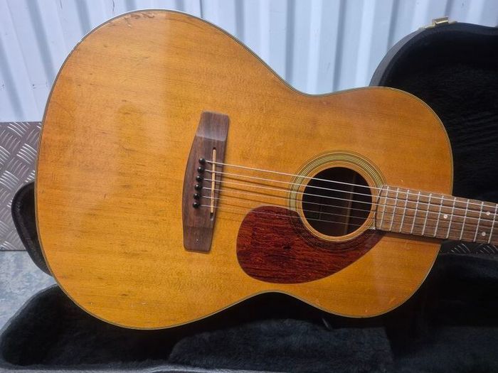 Yamaha FG 75 Acoustic Guitar