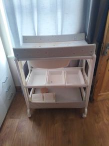 baby changer and bathtub