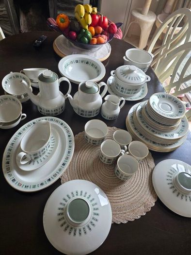 Royal Doulton Tapestry Fine China Dinner Set Made in England