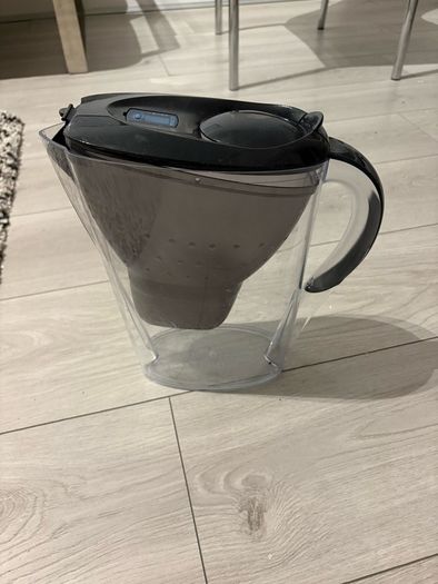 Moving Sale: Kitchen