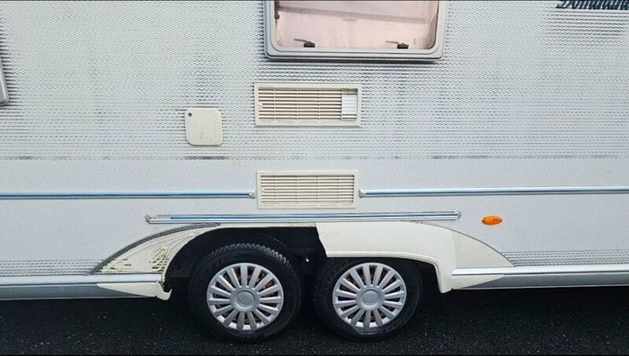 LMC Twin Axle 5/6 Berth Caravan Fixed Bed Bathroom