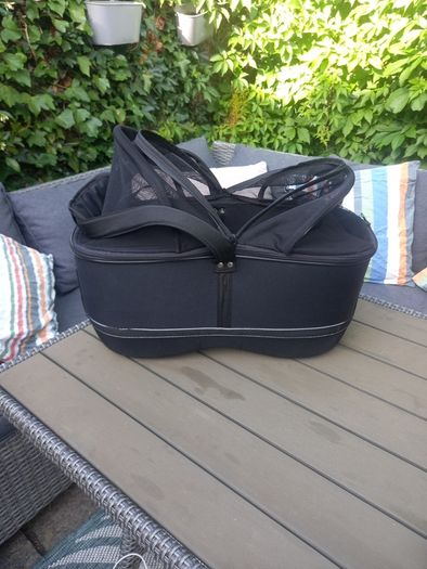 Dog carrier for bike