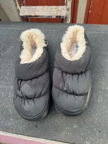 mens Slippers - fur lined brand new