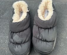mens Slippers - fur lined brand new