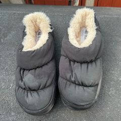 mens Slippers - fur lined brand new