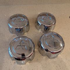 Mitsubishi Pajero hub caps