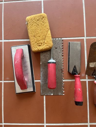 tiling kit trowl etc
