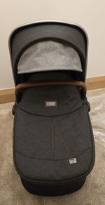 Silvercross Wave Pram Charcoal & Accessories