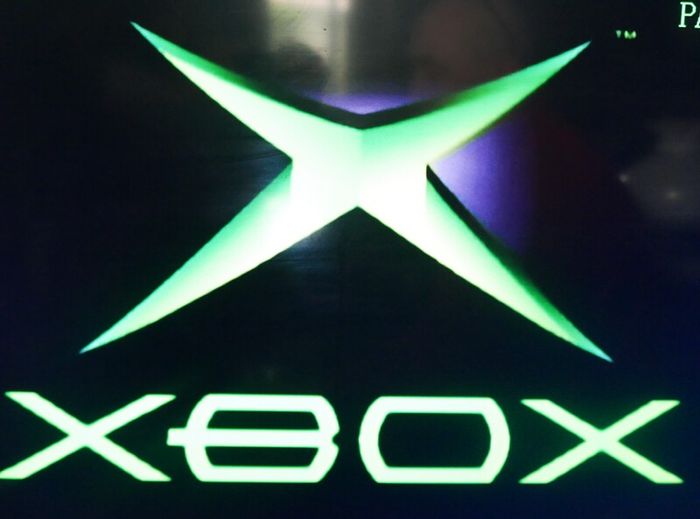 Microsoft Original Xbox Console Bundle (works well)