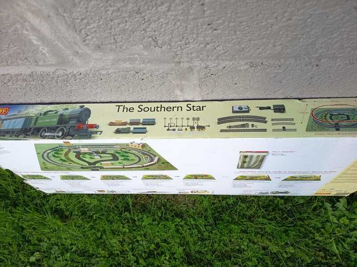 Hornby The Southern Star train set - power supply required