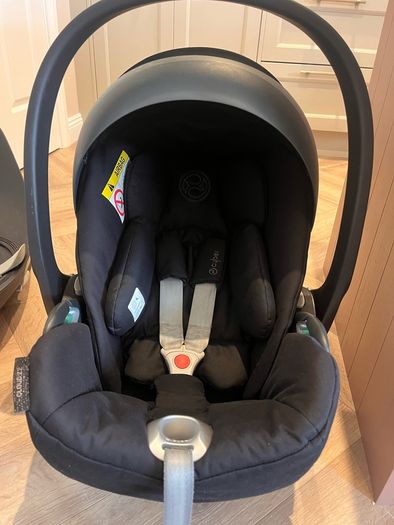 Cybex Cloud Z2 infant car seat and isofix base