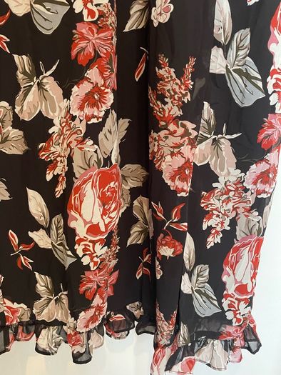 Boohoo black floral dress size 16 New without tags
