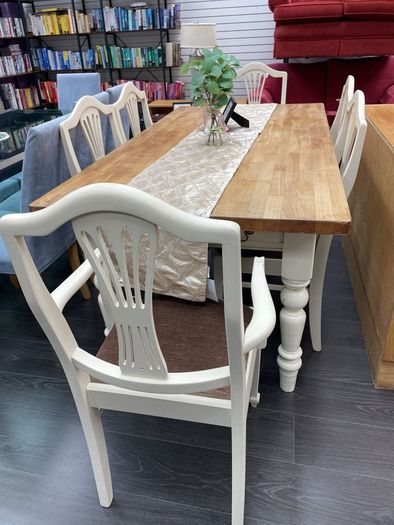 table and 6 chairs