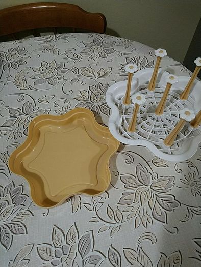 Flower shape glass stand with tray