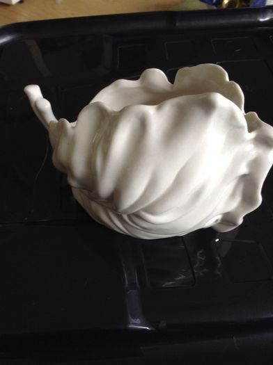 Leaf-shaped  small bowl