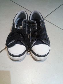 Boys canvas trainers, 2UK