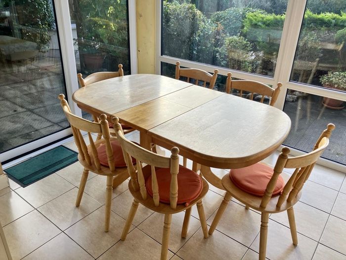 kitchen table and chairs