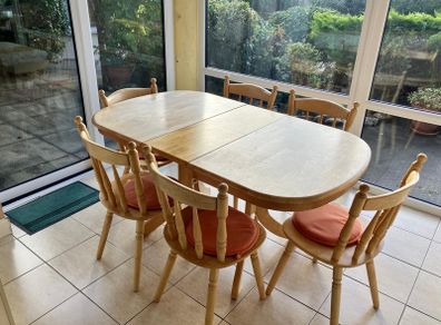 kitchen table and chairs