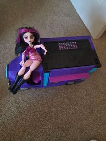 Monster High van and Draculaura doll