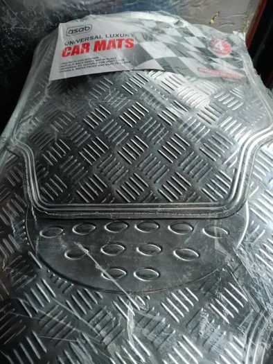 Metallic look car hat set
