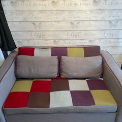 Couch- Pull out bed