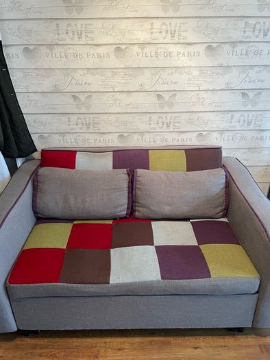 Couch- Pull out bed