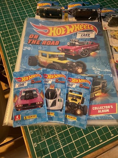 Hot Wheels plus album and cards