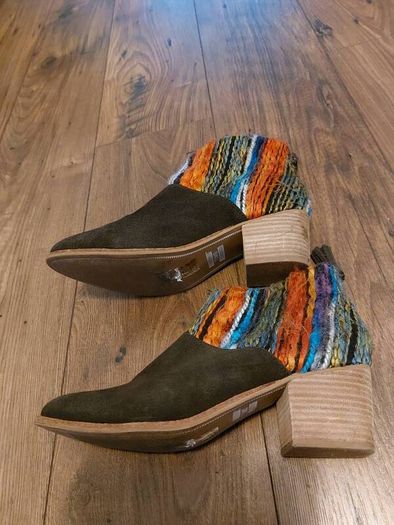 TOMS - suede boots- uk7