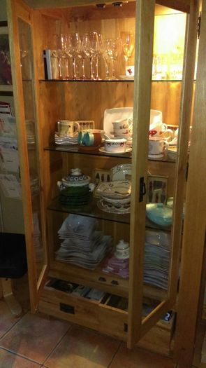 (Read add) Glass cabinet