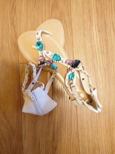 Women's White Jewelled Summer White Sandals NEW Toe Post SIZE 40