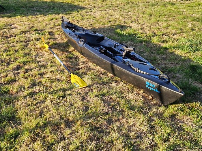 Fishing Kayak with seat and paddle - excellent condition