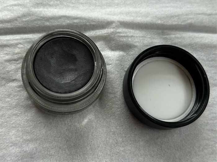 MAC Paint Pot 'Blackground'