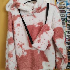 fleece jumper and fluffy sliders