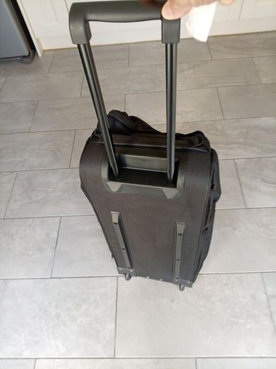 wheeled holdall