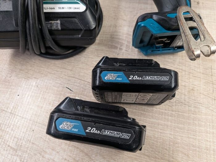 Makita 12v cxt caulk gun