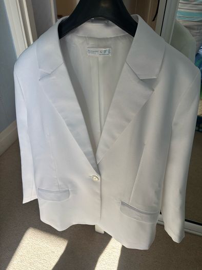 Ladies New White Jacket L