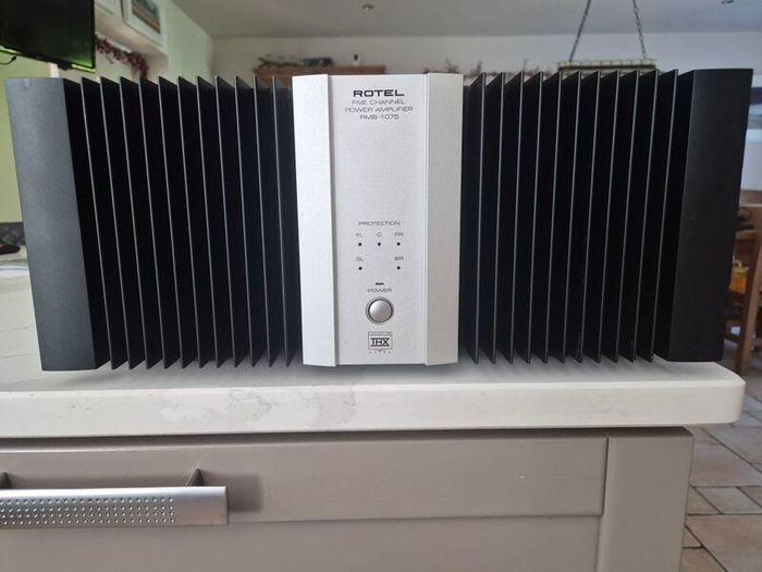 Rotel RMB 1075 5 channel THX certified AV Power Amp