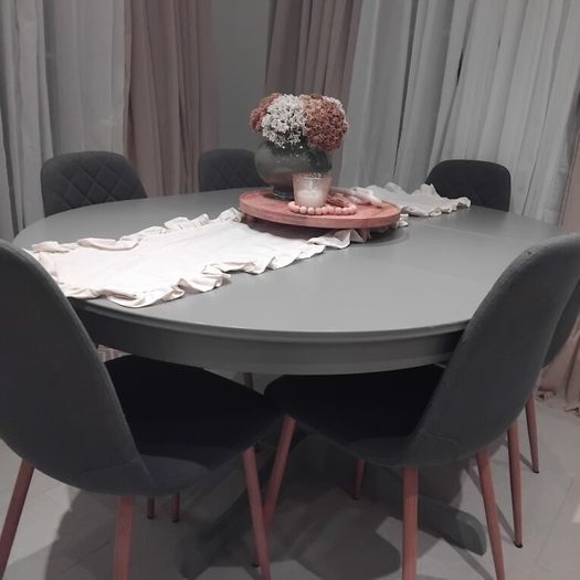 table and chairs