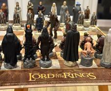 Lord of the Rings Trilogy Chess Set - Complete with Extra Figures
