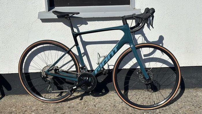 Giant defy advanced 2 carbon road bike